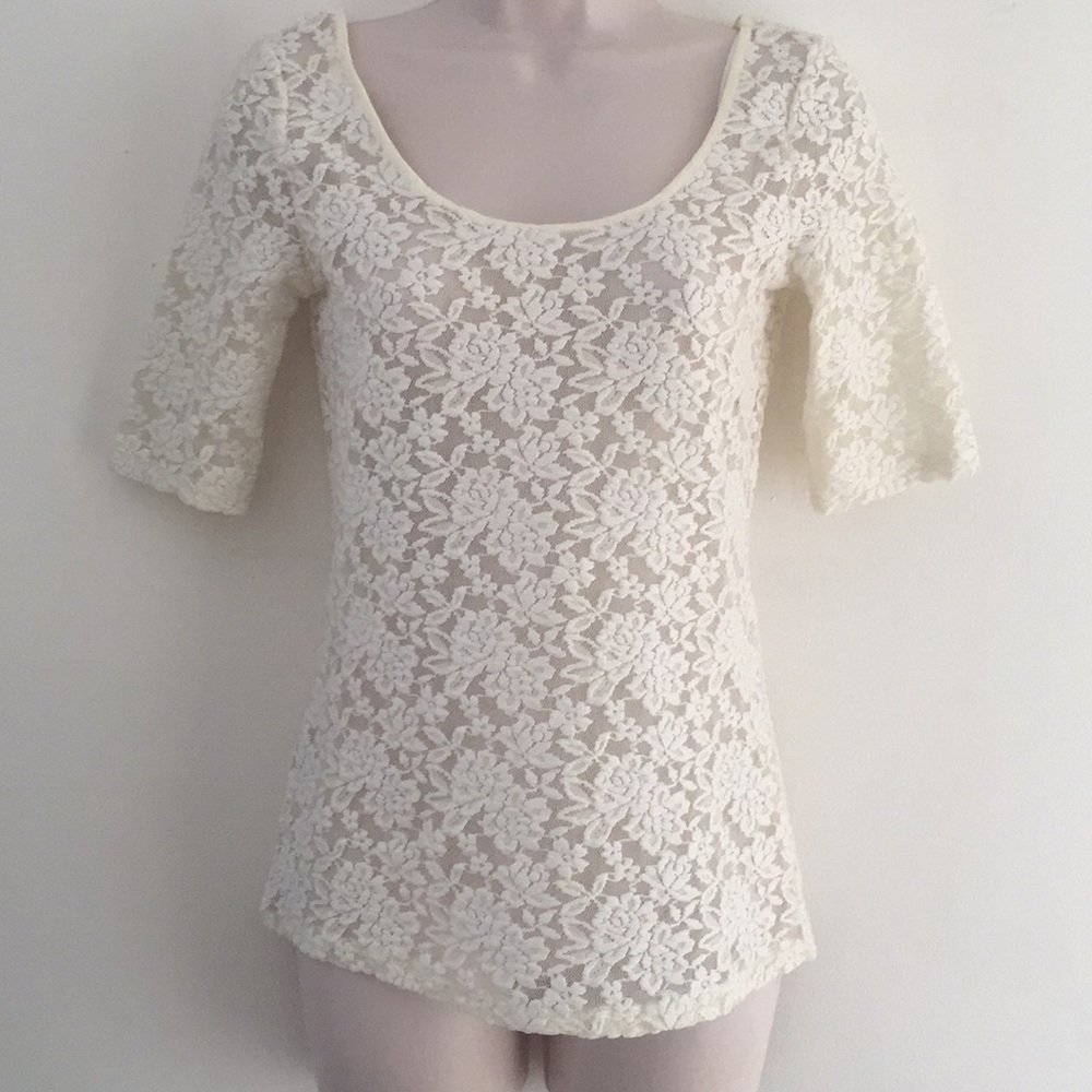 Banana Republic Cream Lace Half Sleeve Top